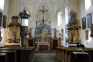 Interiér kostel v Českých Petrovicích